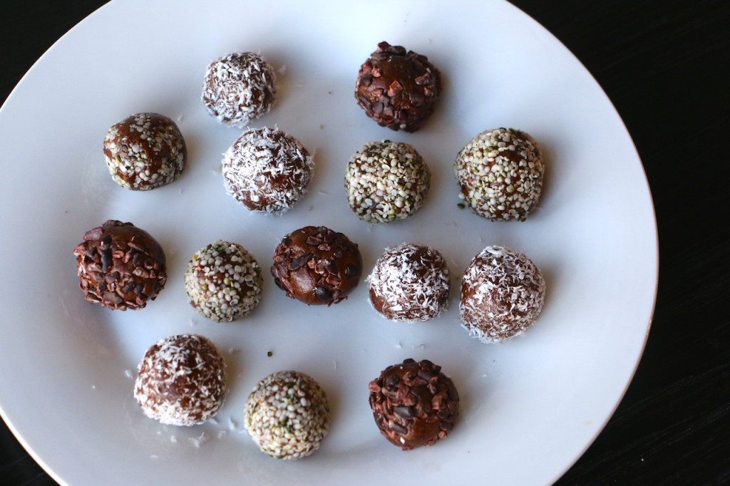 chocolate-truffles-hemp-no-bake