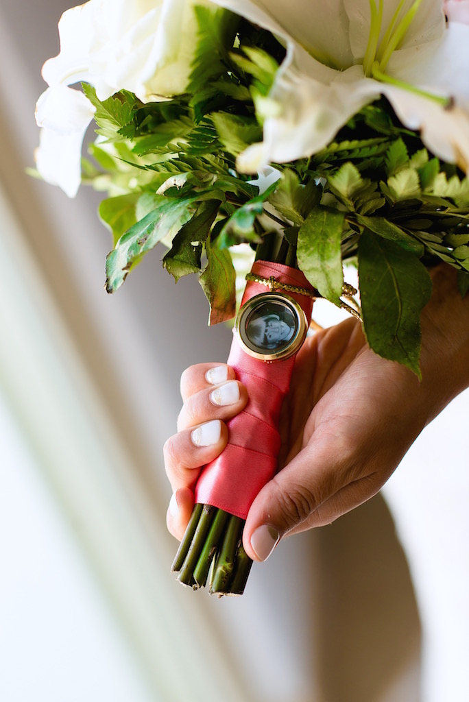 bridal-bouquet-with-charm