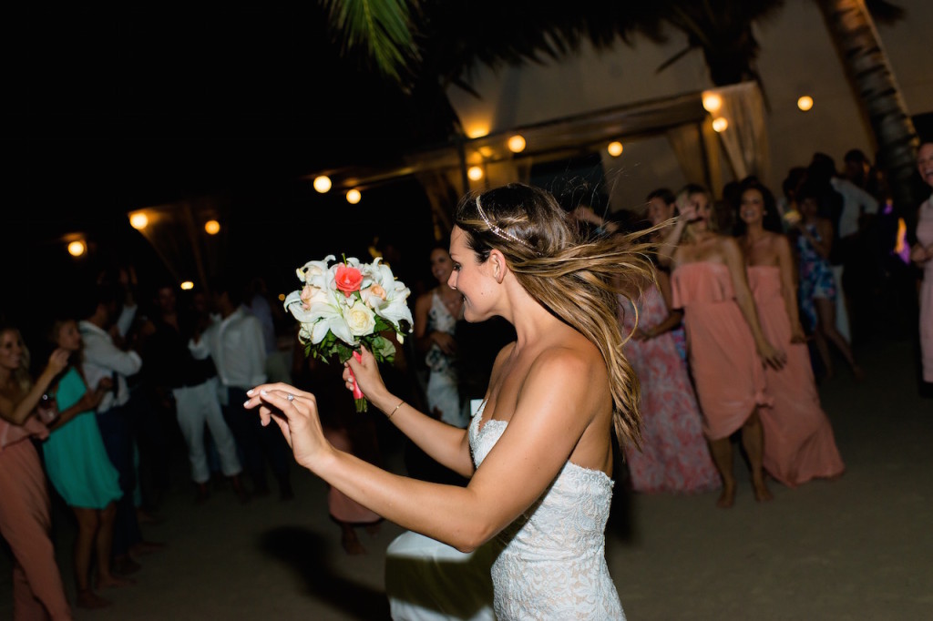 whitney-bouquet-toss