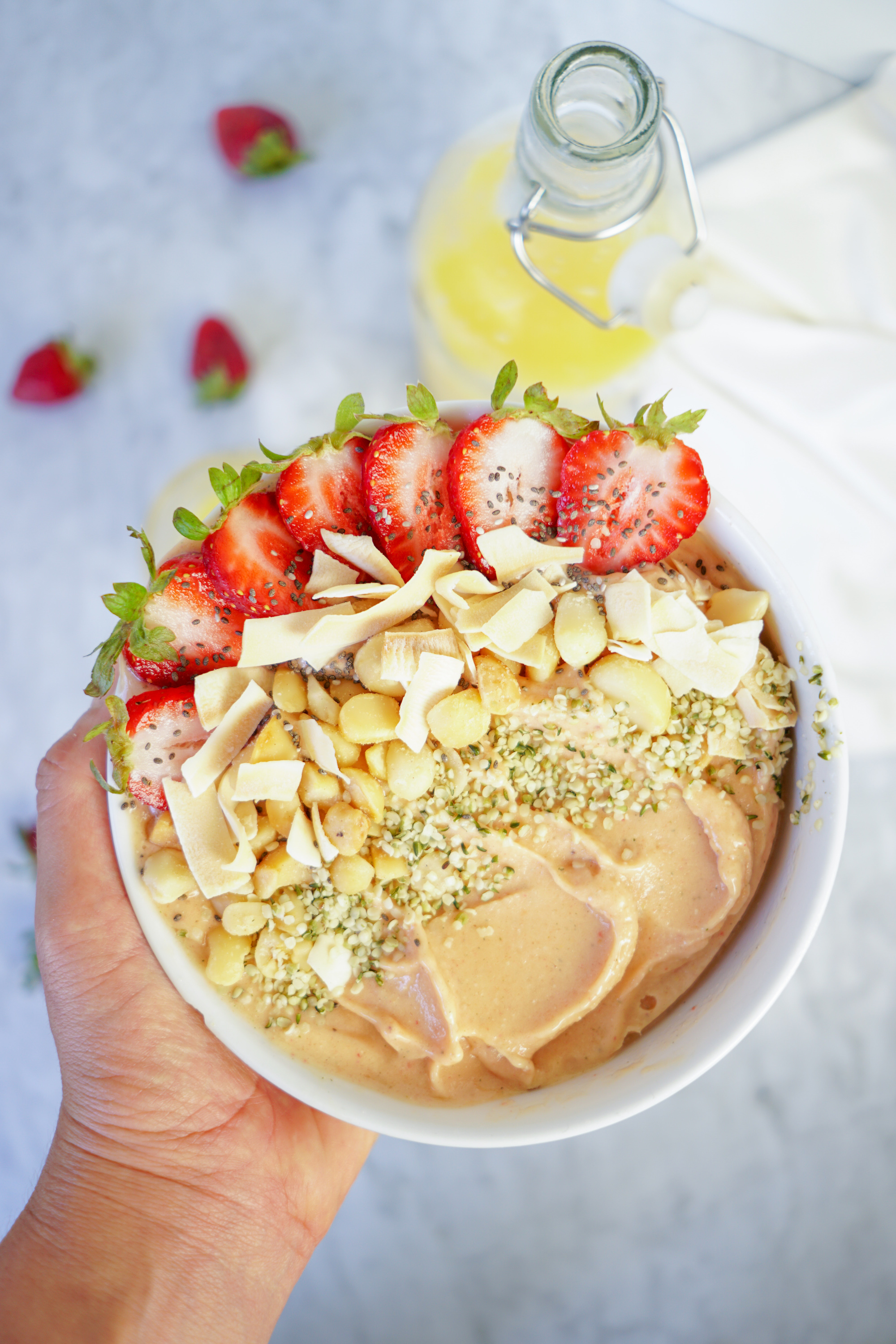 mango smoothie bowl