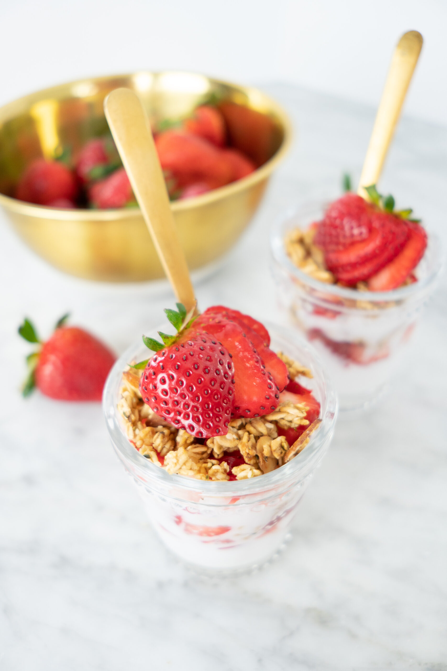 strawberry parfaits with homemade vanilla granola