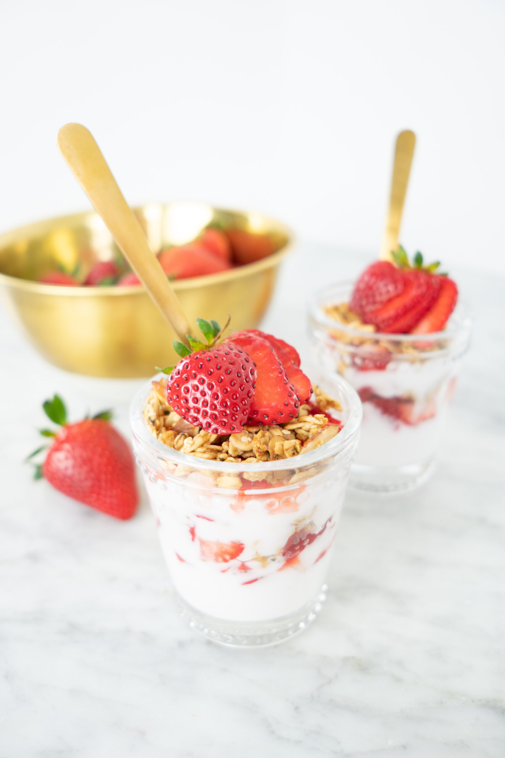 strawberry parfaits with homemade vanilla granola